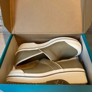 Brand new volley canvas sand Dansko’s size 39/8